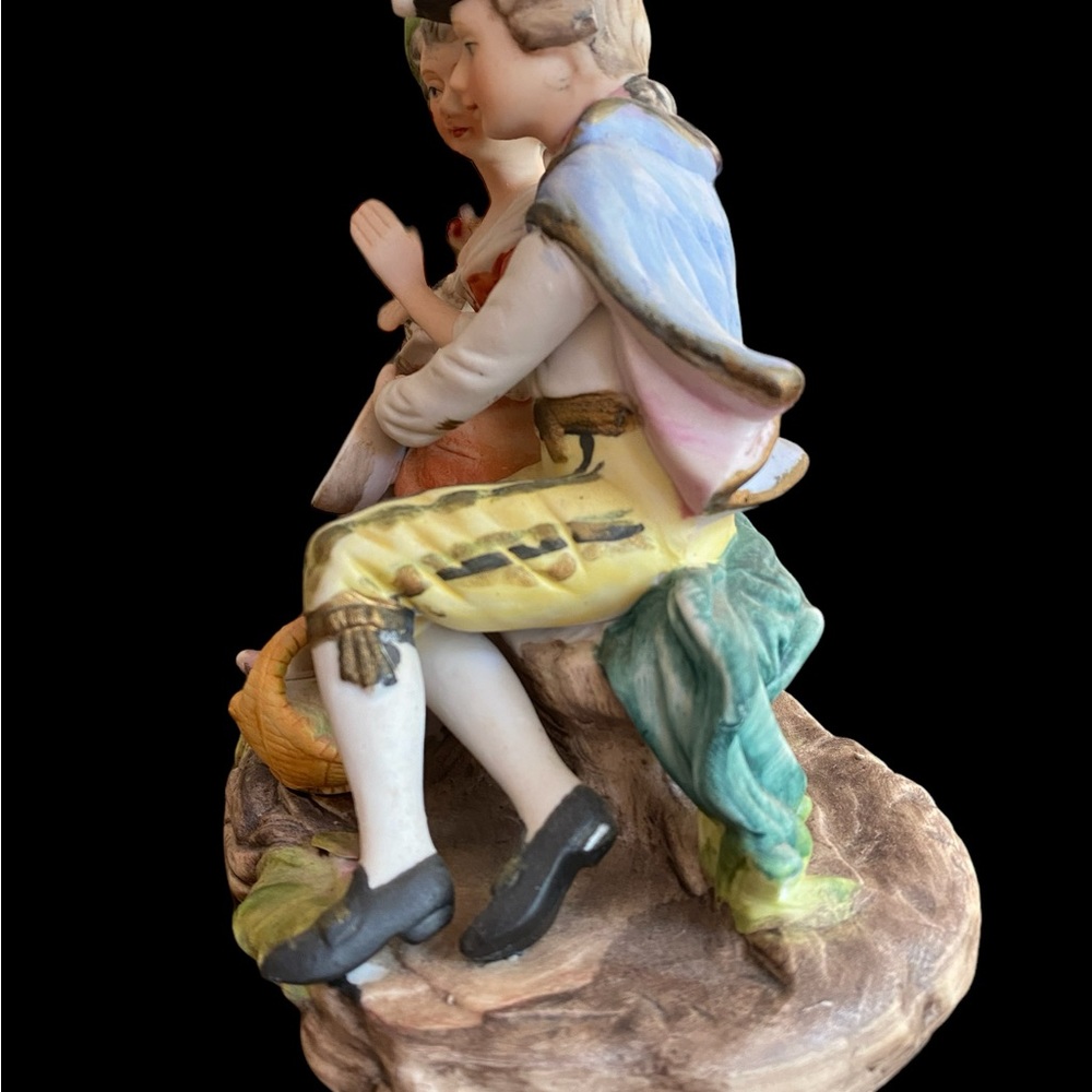 Vintage Royal Crown Porcelain Figurine Victorian Courting Couple 7"x8" - Picture 3 of 5